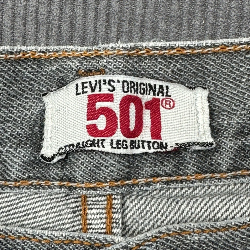 Levis 501 Mens Straight Leg Button Fly Gray Denim Jeans 38x30 Vintage Look Y2K